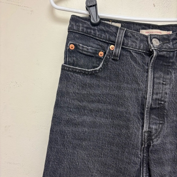 Levi’s Ribcage Straight Ankle Jeans - Picture 3 of 11
